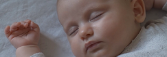 un bébé en plein sommeil